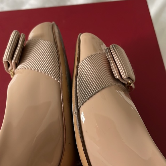 Salvador’s Ferragamo beige shoe - Picture 7 of 10